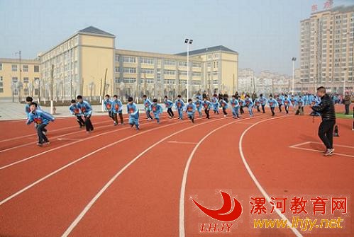 召陵区许慎中学举行冬季阳光长跑比赛