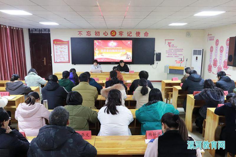 主题党日活动现场集中学习党支部书记王学文作总结发言党员志愿者活动