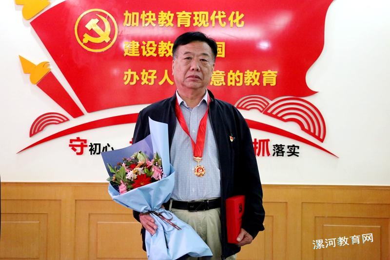 市直教育系统“光荣在党50年”10位老党员寄语 中国财经新闻网 www.prcfe.com