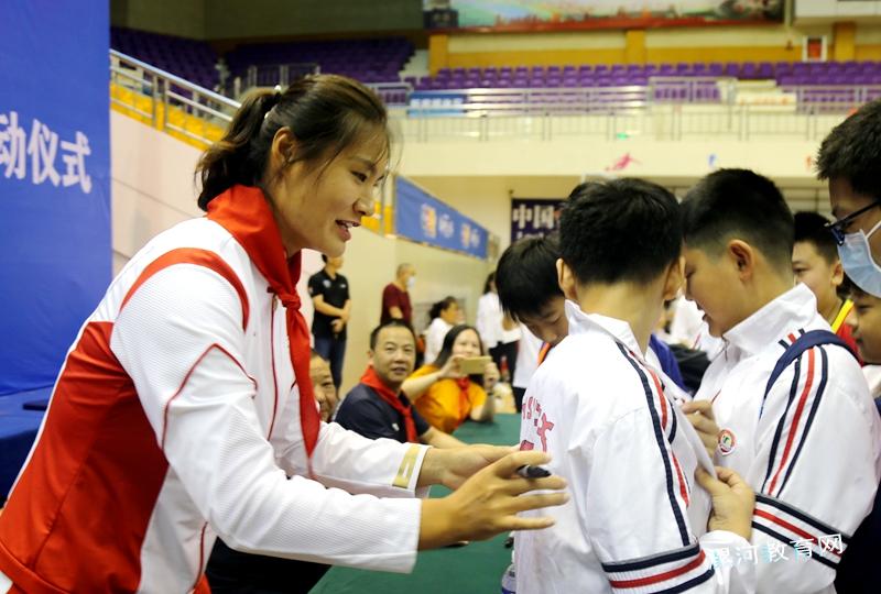 奥运冠军吕扬助力我市儿童青少年主题健身活动和校园排球联赛 中国财经新闻网 www.prcfe.com