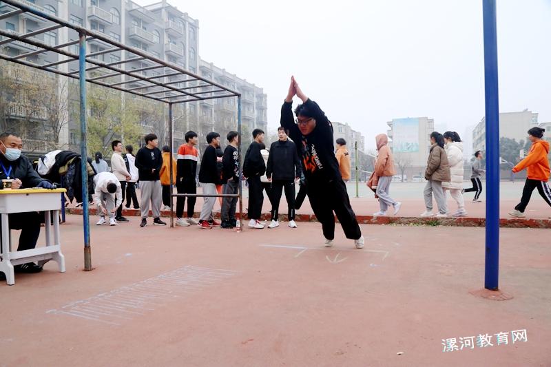 刘盘松察看我市普通高中应届毕业生体育与健康学业水平考试 中国财经新闻网 www.prcfe.com