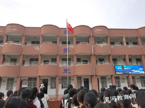 李集镇初级中学举行网络安全主题升旗仪式.jpg